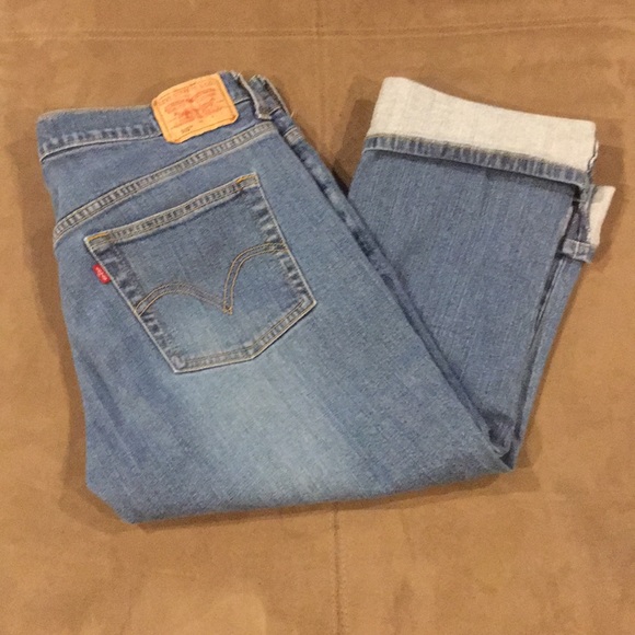 levi's capris jeans